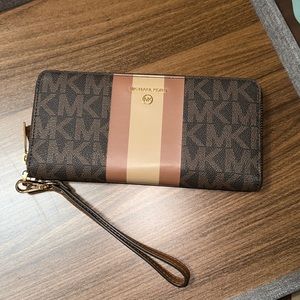 Micheal kors wallet